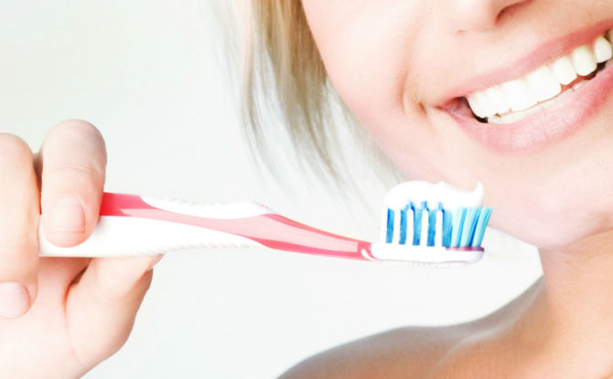 ¿Cuántas veces al día y cuántos minutos necesitas para cepillarte los dientes?