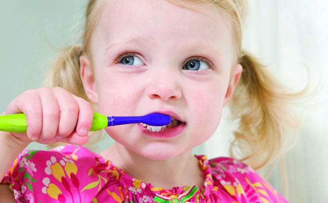 Keruntuhan gigi gugur pada kanak-kanak: sebab, gejala, pilihan rawatan, pencegahan