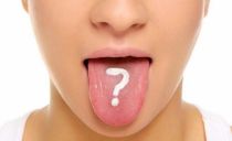 Que dit la plaque blanche dans la langue d'un adulte: 15 raisons et traitement