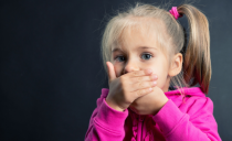 L'odeur d'acétone de la bouche de l'enfant: causes, que faire, méthodes de traitement, prévention des rechutes