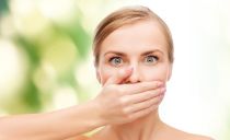 رائحة الفم الكريهة لدى البالغين أو رائحة الفم الكريهة: الأسباب وخيارات العلاج