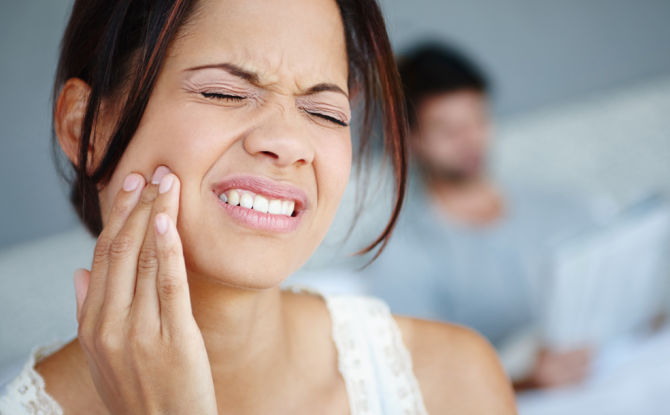 Brings teeth and jaw: reasons and what to do