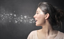 Comment éliminer la mauvaise haleine: une liste des meilleurs produits folkloriques et de pharmacie
