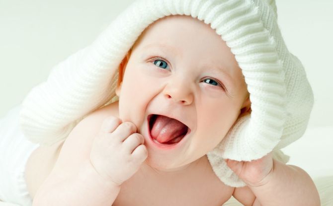 Trbuh kod novorođenčadi, novorođenčadi i dojenčadi na jeziku u ustima