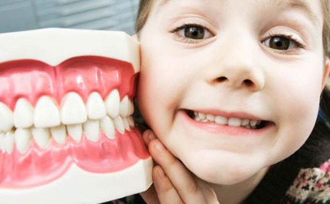 Combien de lait et de dents permanentes devraient être chez les enfants, la quantité est normale chez les enfants par âge