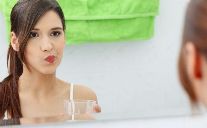Como lavar a boca com dor de dente em casa: farmácia e receitas alternativas
