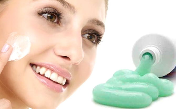 Dentifrice pour l'acné sur le visage: si les règles d'application aident, comment ça marche