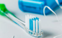 Dentální nit: proč potřebujete, kterou si vybrat