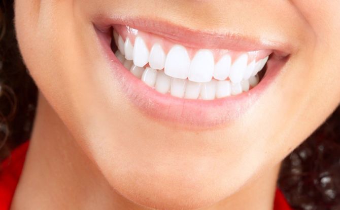 Types de morsures de dents correctes et incorrectes chez l'homme