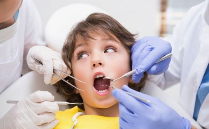 Årsager til forfald af løvfældende tænder hos børn i 1-2 år