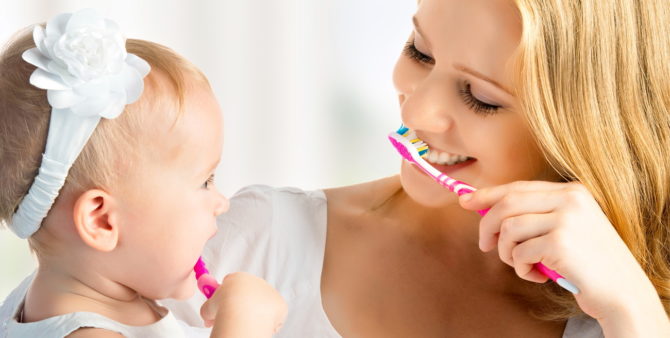 Đánh răng cho trẻ