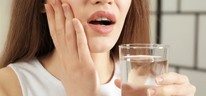 Mundwasser mit Zahnschmerzen