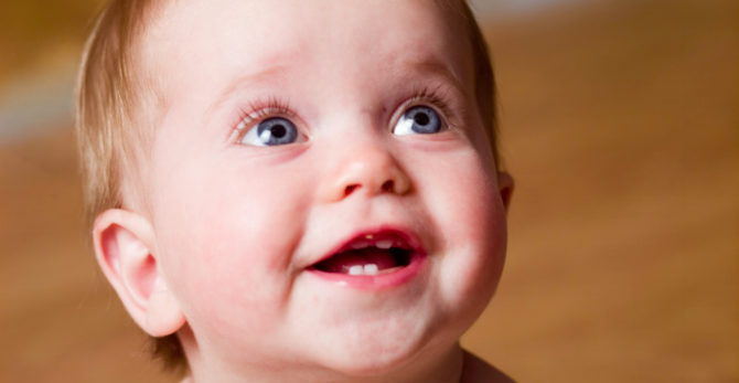 Dents de bébé de deux ans